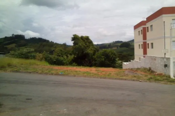 Canto dos Pássaros-Terreno com 406,00m², bairro excelente, bem próximo da Avenida Bias Fortes, no Alto Alegre, ideal para construir apartamentos ou casa térrea com ampla área de lazer. - foto 2