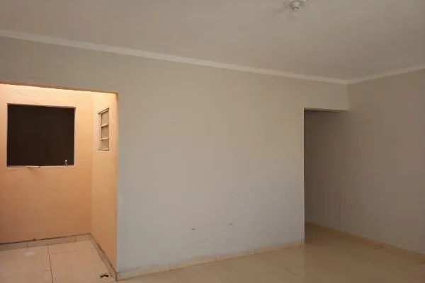 Jardim Ipê e Alfa-Casa com 2 quartos, 2 vagas para automóveis, nova, ótimo acabamento, no Jardim Ipê.  Semelhante a esta temos outra no Bairro Alfa. - foto 4