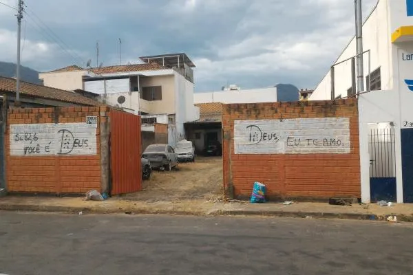 Seja para uso comercial ou residencial, este imóvel adapta-se às suas necessidades, são...