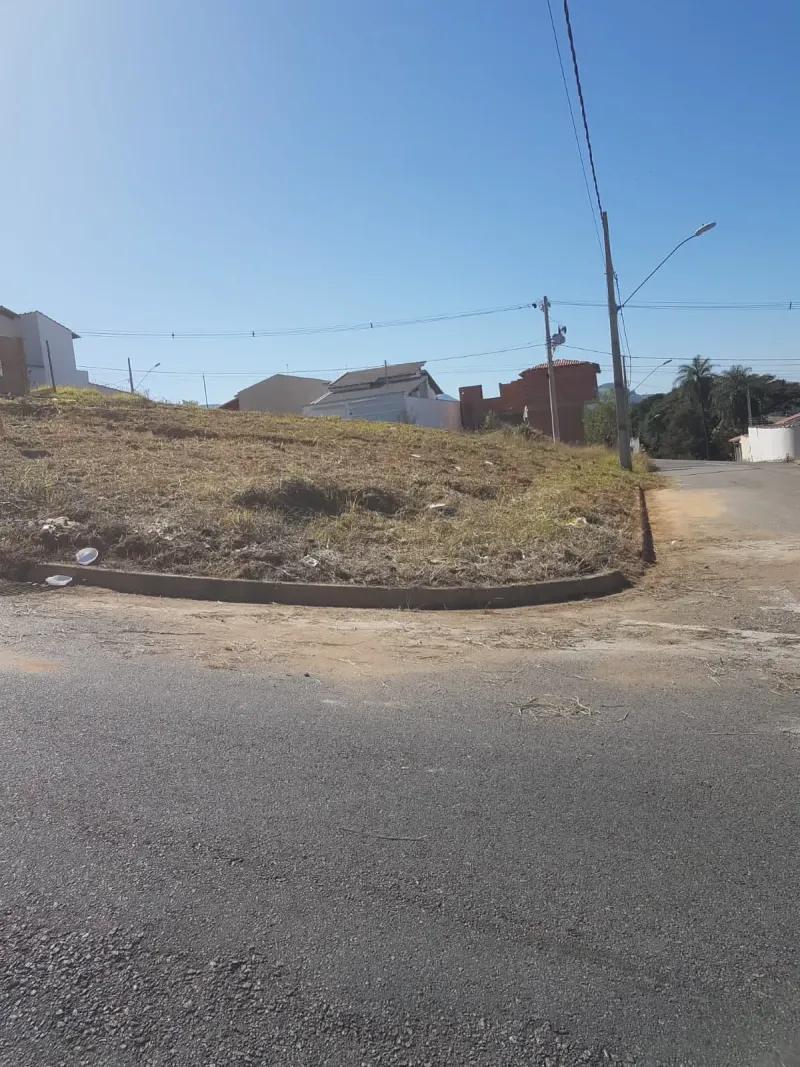 Mirante e David de Paula - Terreno em localização privilegiada, com vista deslumbrante, de esquina, na parte alta do bairro David Paula, próximo do Jardim Mirante. Construa neste terreno e desfrute de belas paisagens todos os dias. - foto 1