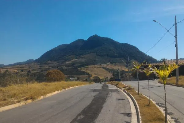 LOTES EM PRESTAÇÕES - O lugar ideal para construir a casa dos seus sonhos. Alto da Bela Vista, lotes com  250,00m², prontos para construir, com linda vista para a Serra do Caracol, até 144 meses para pagar. Bairro já formado por lindas residências de alto padrão. Para quem quer um terreno grande, para ter um amplo quintal, temos terrenos com área de 375 a 500m². - foto 10