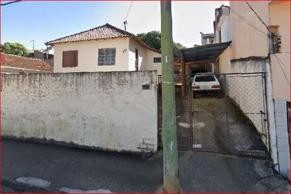 Nada melhor que morar próximo de tanta coisa útil: supermercado, escola, área de laser, posto...