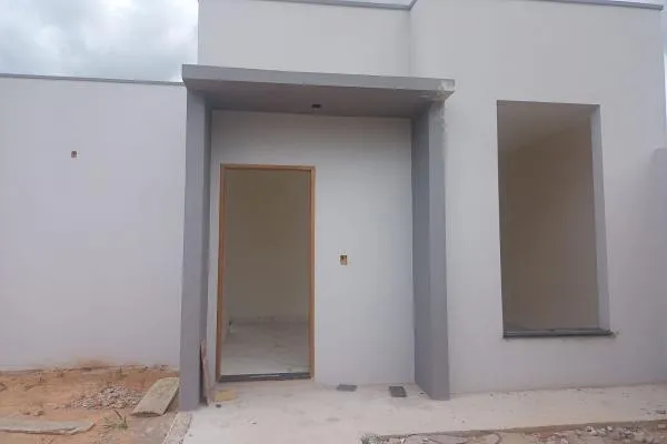 Esta casa tem acabamento refinado, bem arejada, linda vista panorâmica, ideal para você quer...