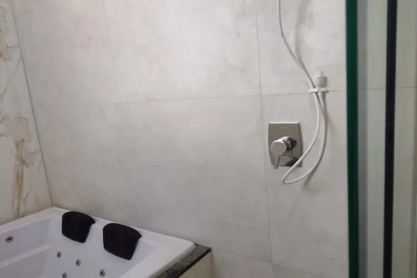 Tenha agradáveis momentos de lazer com sua família e amigos. Casa com churrasqueira, piscina,...