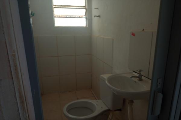 Casa com espaço para garagem. varanda ampla, laje, piso, na Vila Leandro Previato. - foto 2