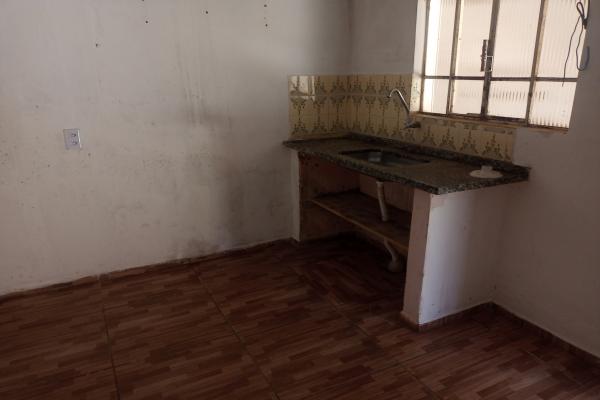 Casa com espaço para garagem. varanda ampla, laje, piso, na Vila Leandro Previato. - foto 3