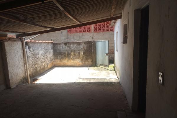 Casa com espaço para garagem. varanda ampla, laje, piso, na Vila Leandro Previato. - foto 5