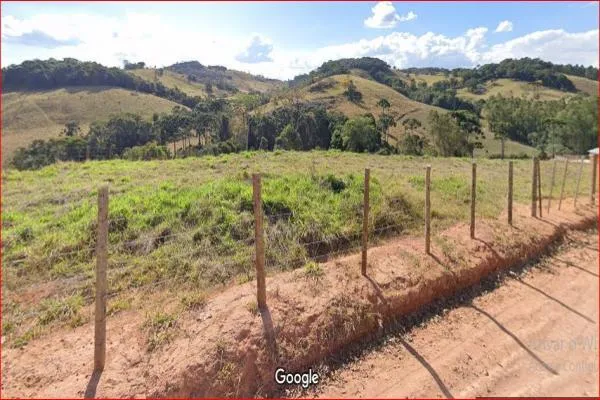 Área com 3,2 hectares (32.000m²), formado em pasto, córrego no meio, próxima do Distrito do...