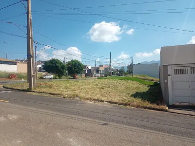 Terreno de esquina no Jardim Mirante, com 270 m², uma área...
