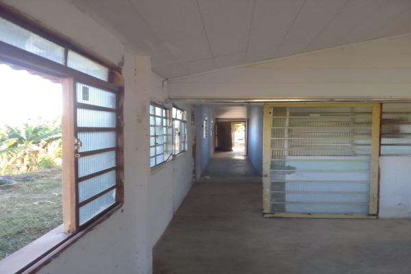 Se busca tranquilidade e quer morar junto da natureza,  esta chácara é a solução. Localizada a apenas 4Km da cidade, meio alqueire, casa, água de nascente, pés de frutas, vista panorâmica, espaço para explorar a agricultura e produzir alguns do seu próprio alimento. - foto 7