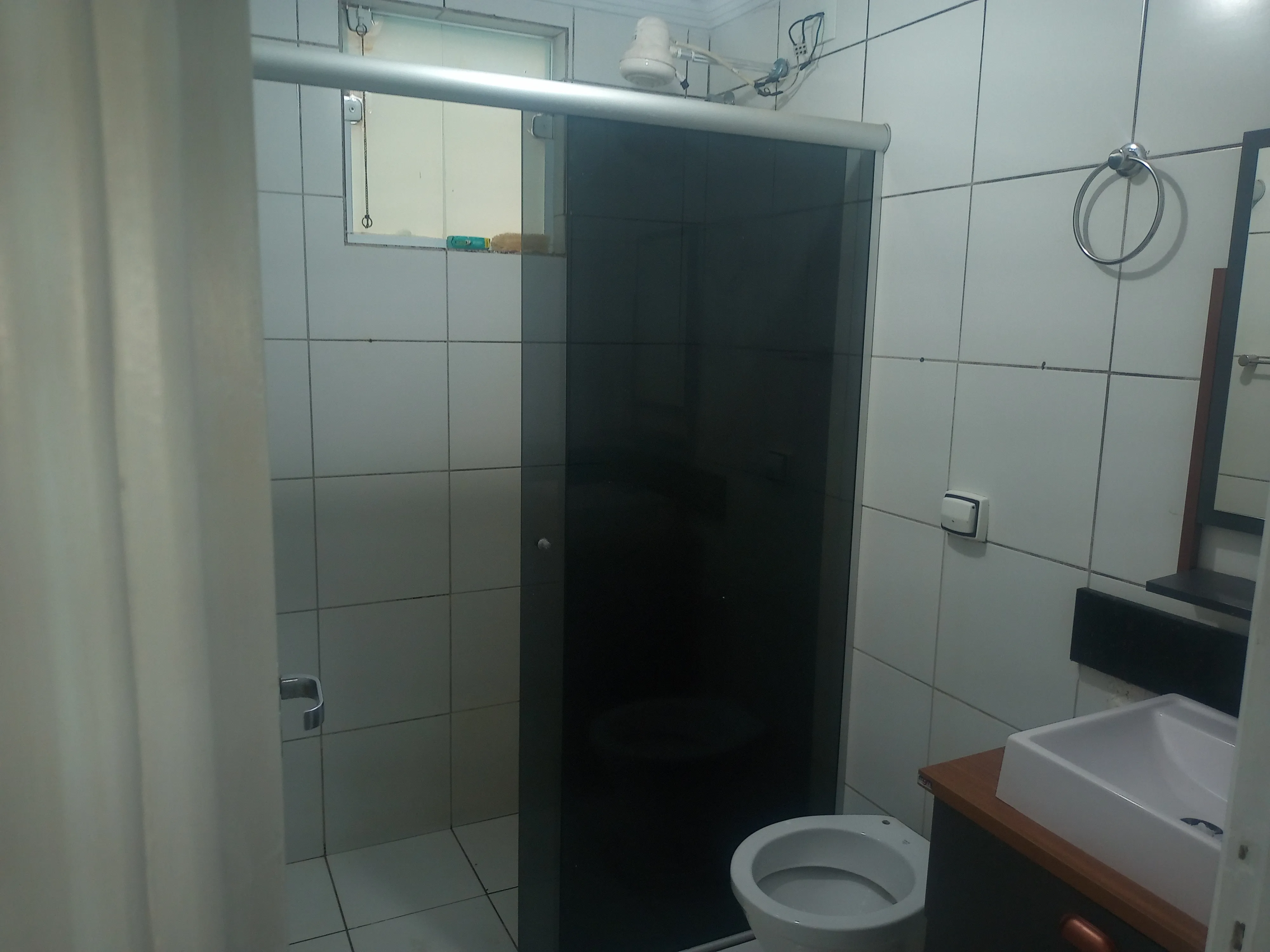 Apartamento térreo, confortável e sem escadas, com 3 quartos, sendo 1 suíte. Cozinha preparada para cooktop, garagem,  acabamento de excelente qualidade e bom gosto. Imóvel bem conservado, localizado no bairro Jardim Ipê. - foto 5
