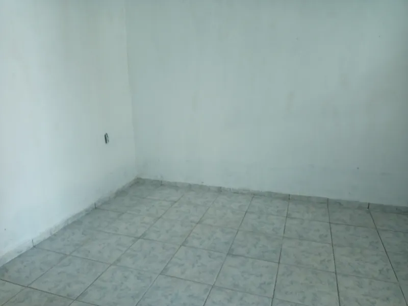 Esta casa é pra você que quer quartos grandes, 2 banheiros, 3 quartos,  um suite,  2 garagens, vista maravilhosa. - foto 2