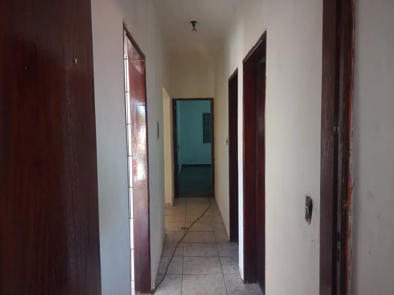 Esta casa é pra você que quer quartos grandes, 2 banheiros, 3 quartos,  um suite,  2 garagens, vista maravilhosa. - foto 9