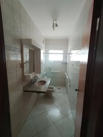 Casa, 3 quartos, área de serviço, bem conservada, próxima...