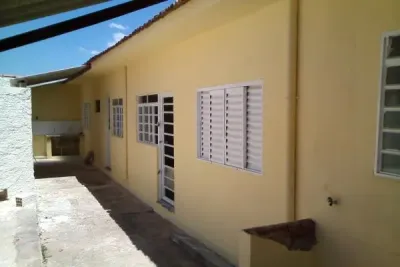 Trocam-se estas 2 casas por terras ou lotes. Escritura...